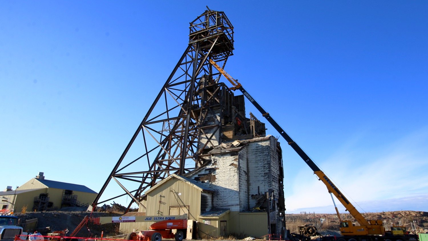 Giant Mine's C-shaft headframe