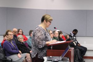 Yvonne Careen speaks to councillors about the need for a gymnasium at École Allain St-Cyr.